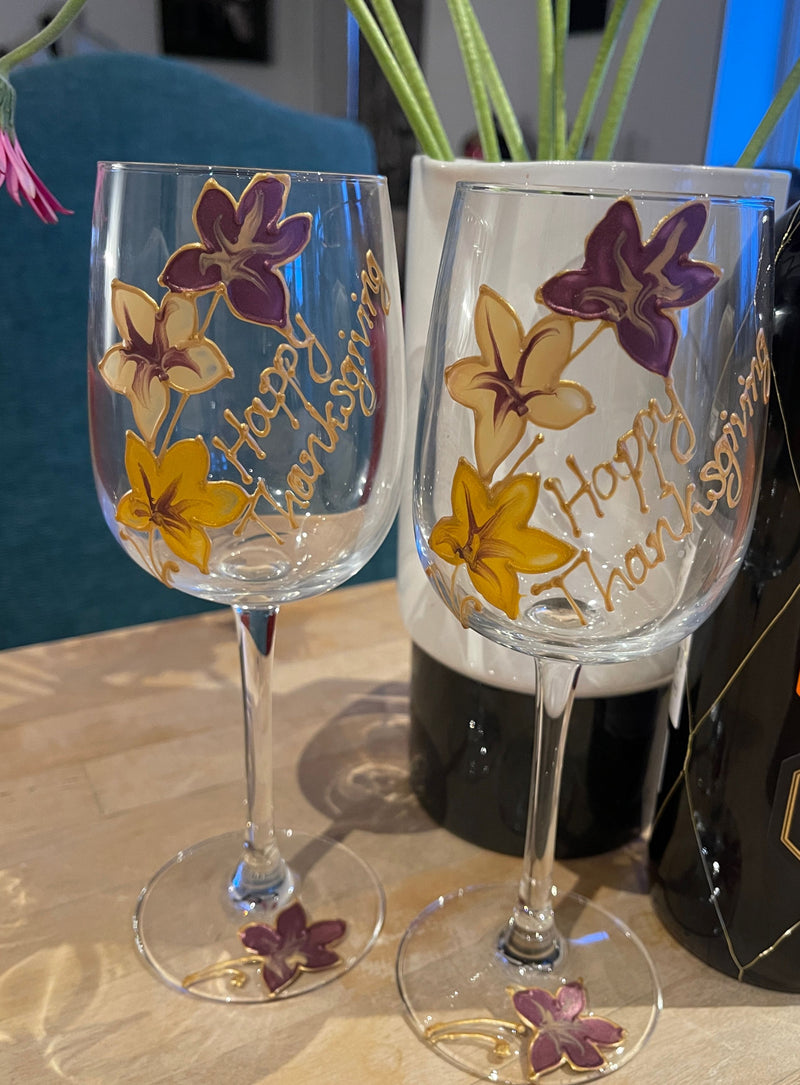 Pair of Thanksgiving Wine Glasses