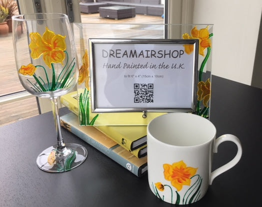 daffodil hand painted glass