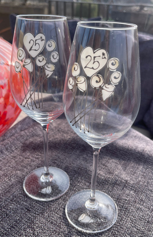 25th Wedding Anniversary Wine Glasses: (Flower)