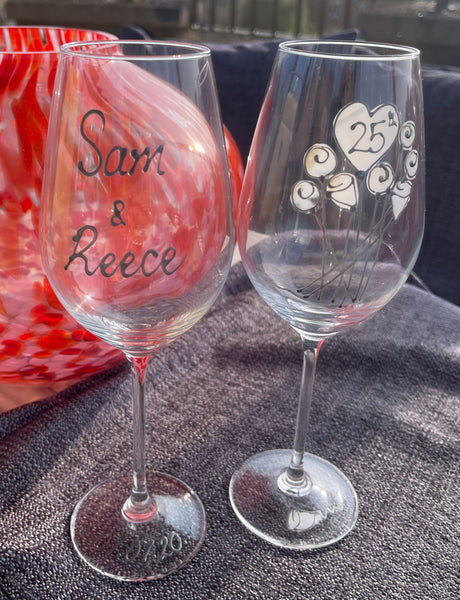 25th Wedding Anniversary Wine Glasses: (Flower)