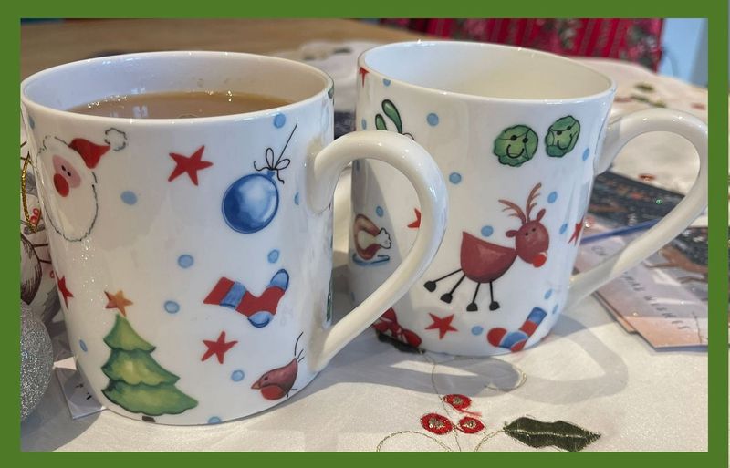 1 Pint Fine Bone China Large Mug Christmas Pair