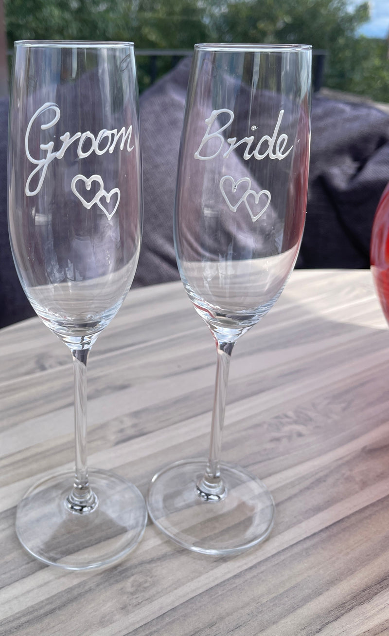 Bride & Groom Champagne Flutes Hearts