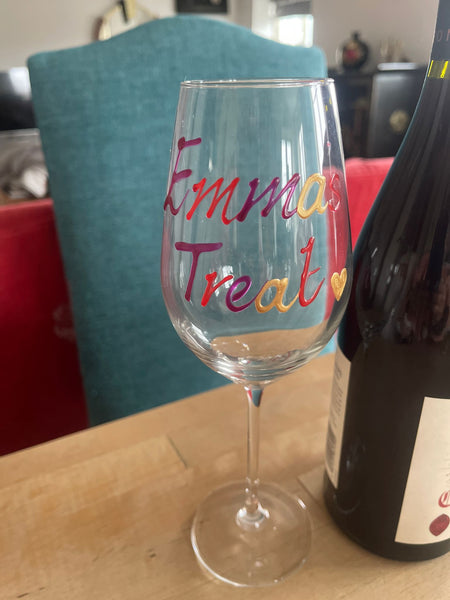 Personalised Wording Gift Wine Glass: (Mutlicoloured)