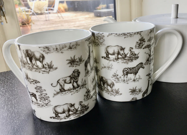 2 x Fine Bone China 1 Pint Safari Print Gift Mugs/Beaker (Black)