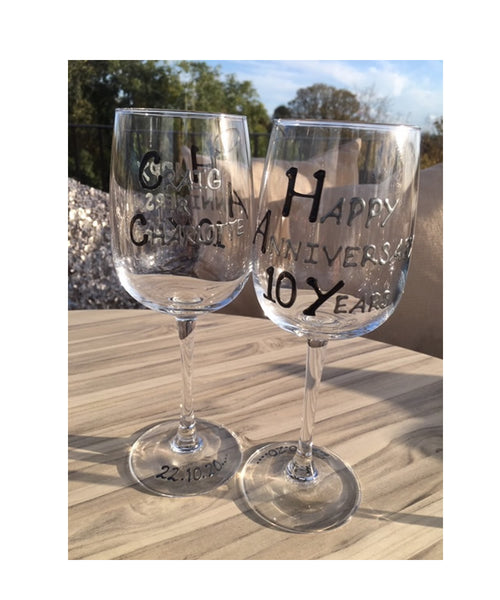 10th Wedding Anniversary Wine Glasses: (Blk/Sil)