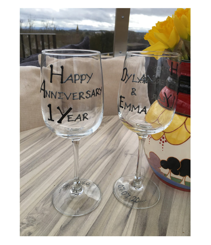 1st Wedding Anniversary Wine Glasses: (Blk/Sil)