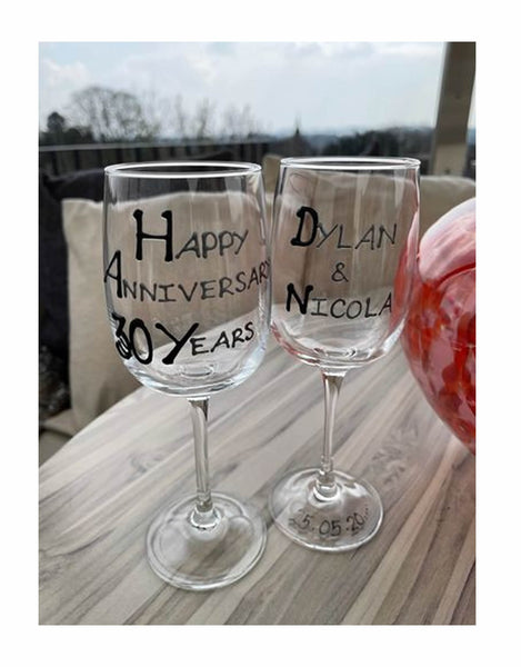 30th Wedding Anniversary Wine Glasses: (Blk/Sil)