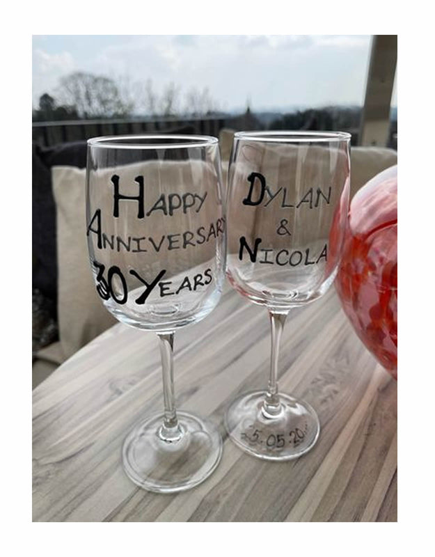 30th Wedding Anniversary Wine Glasses: (Blk/Sil)