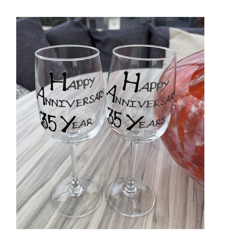 35th Wedding Anniversary Wine Glasses: (Blk/Sil)