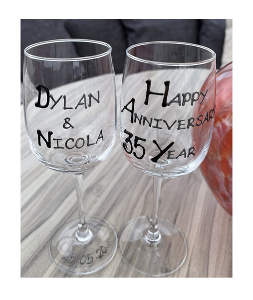 35th Wedding Anniversary Wine Glasses: (Blk/Sil)