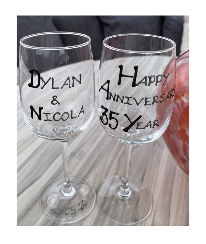 35th Wedding Anniversary Wine Glasses: (Blk/Sil)