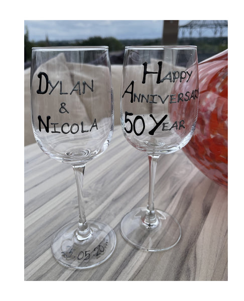 50th Wedding Anniversary Wine Glasses: (Blk/Sil)