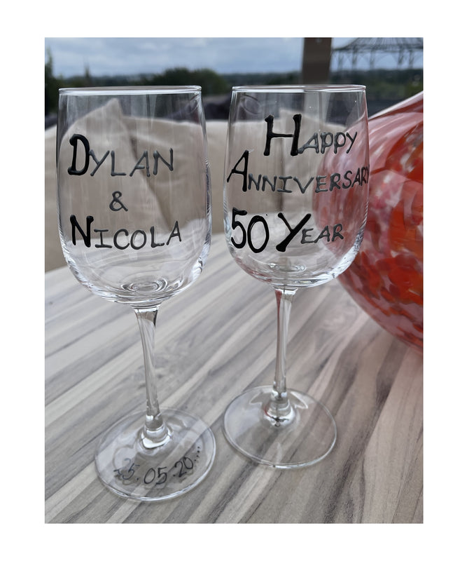 50th Wedding Anniversary Wine Glasses: (Blk/Sil)
