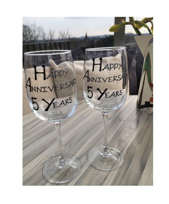 5th Wedding Anniversary Wine Glasses: (Blk/Sil)