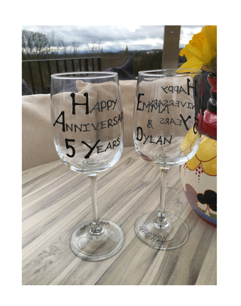 Personalised 5th Wedding Anniversary Wine: Glasses (Blk/Sil)