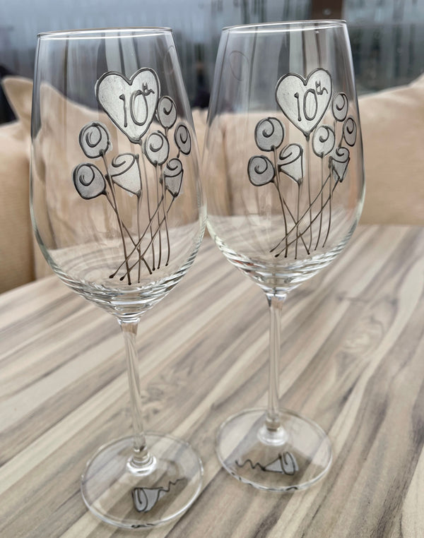 10th Wedding Anniversary Wine Glasses: (Flower)