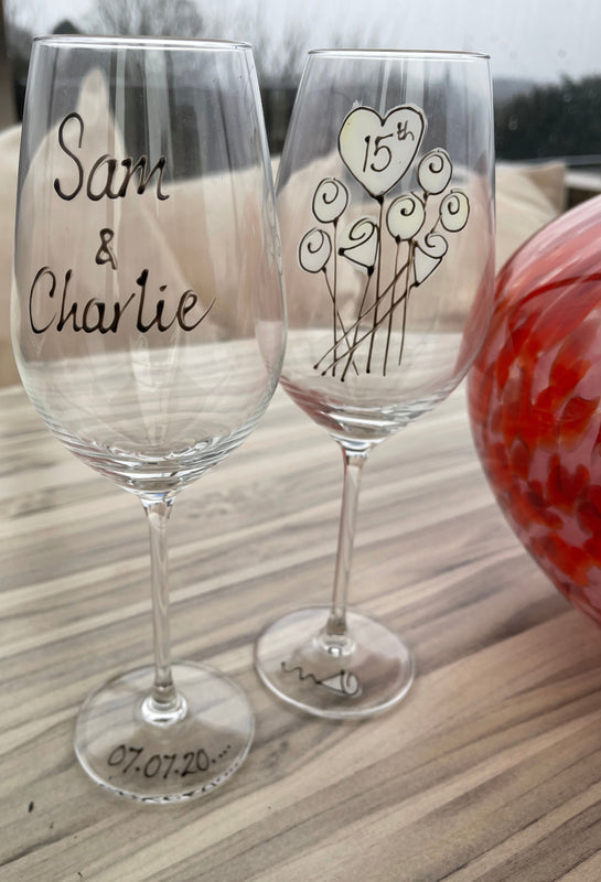 15th Wedding Anniversary Wine Glasses: (Flower)